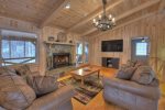 Happy Cabin: Living Room